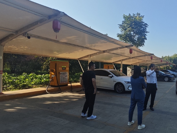 縣督考辦來康姆勒超級(jí)充電站寶相寺站展開督導(dǎo)觀摩活動(dòng)