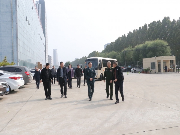 縣委常委、縣人武部部長及濟(jì)寧市軍分區(qū)調(diào)研小組到我公司調(diào)研產(chǎn)業(yè)融合